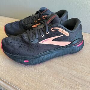 Brooks women’s running sneakers size 7